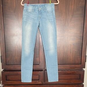 Levi's Women's Light Blue mid rise Skinny Jeans Size 26